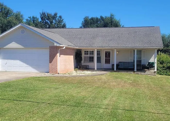 Beautiful 3 Bedroom Home 4 Minutes From The Beach