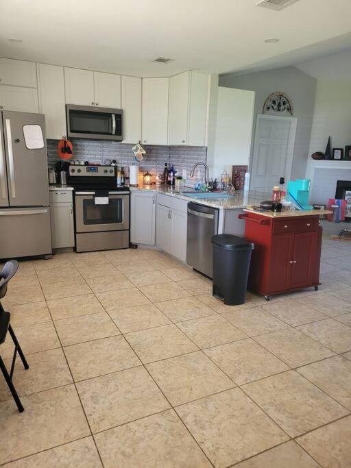 Beautiful 3 Bedroom 4 Minutes From The Holiday home Pensacola