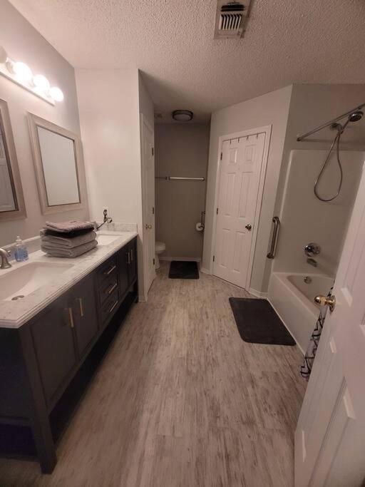 Beautiful 3 Bedroom 4 Minutes From The * Pensacola